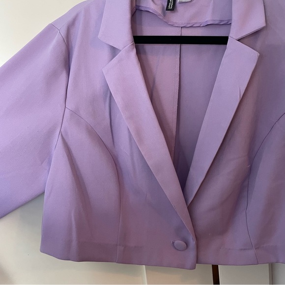 Cute Cropped Purple Blazer 💜 - Picture 3 of 3